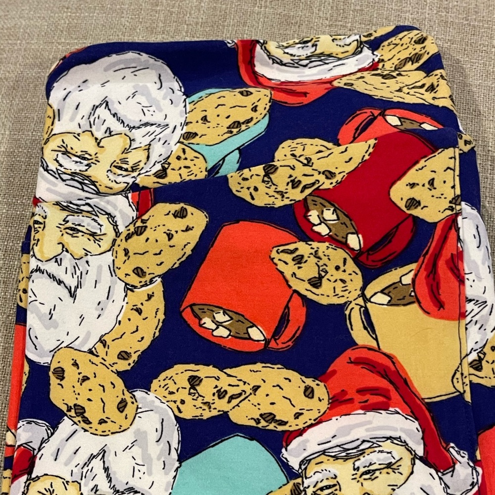 Very soft tall and curvy Lularoe Christmas leggings!  In perfect condition!